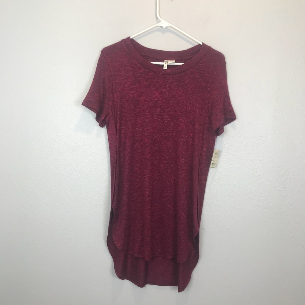 NWT Mudd Maroon Split Side Top Size Medium